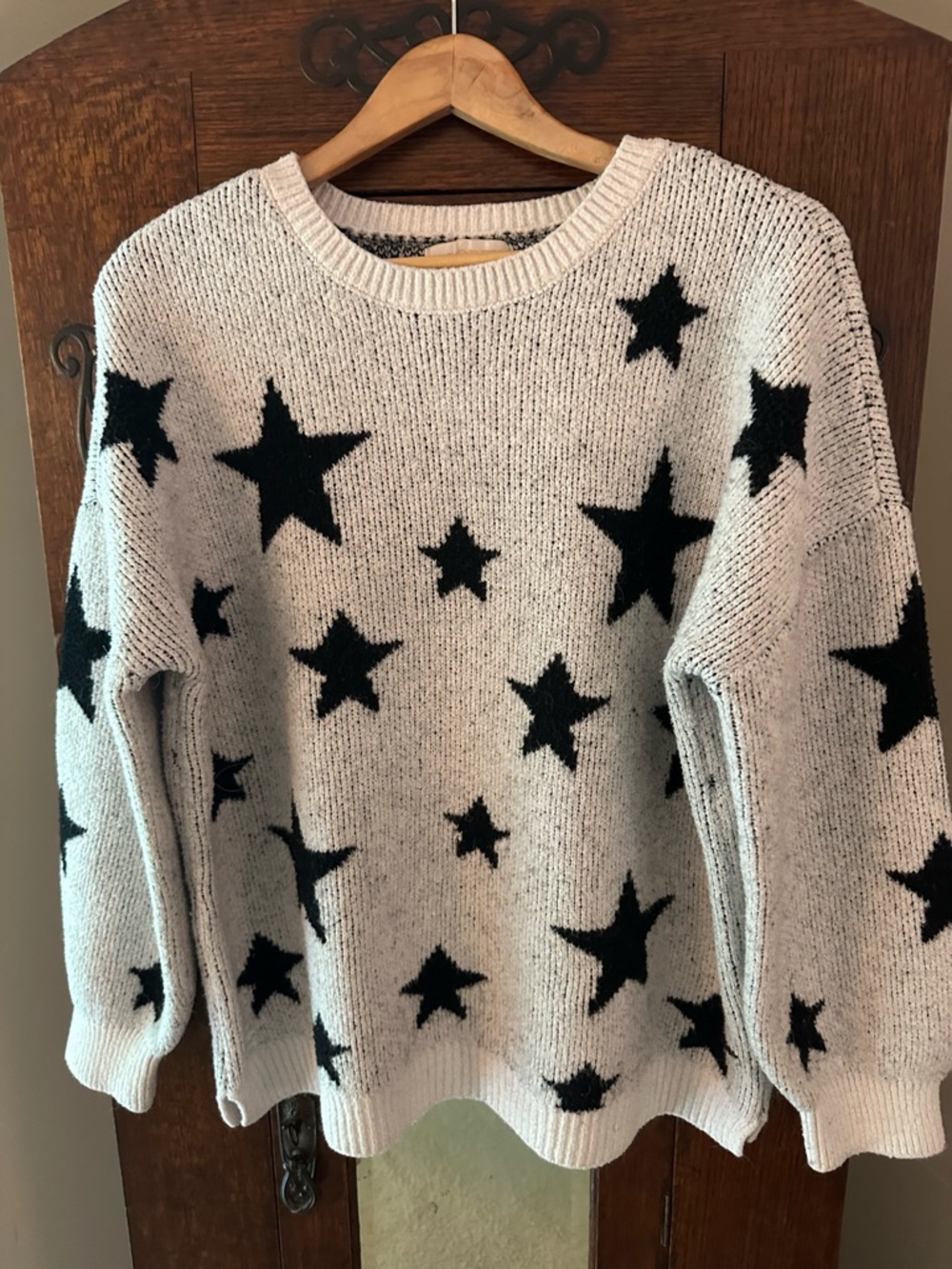 Women’s Cream Star Print Sweater – Cozy Knit Pullover